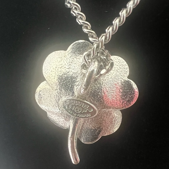 CHANEL CLOVER PENDANT NECKLACE - Picture 5 of 16